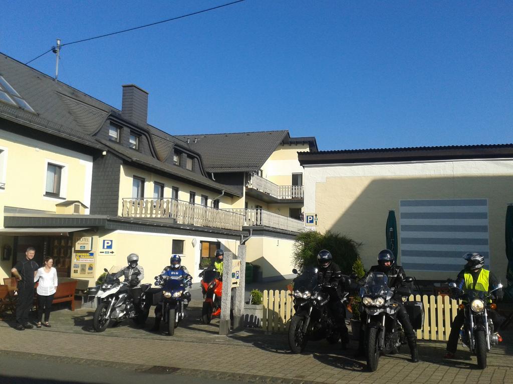 Hotel & Restaurant Huellen Barweiler Экстерьер фото
